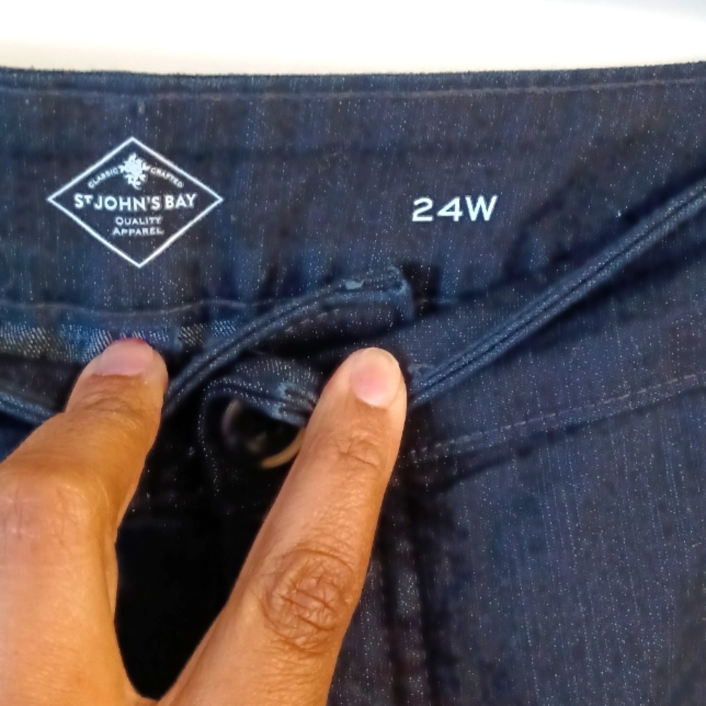 Dark blue indigo Capris